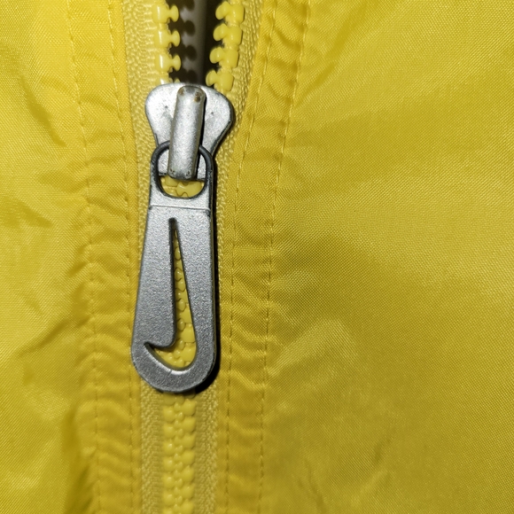 Nike Men’s Bright Yellow Full-Zip Windbreaker Jacket - Picture 4 of 7
